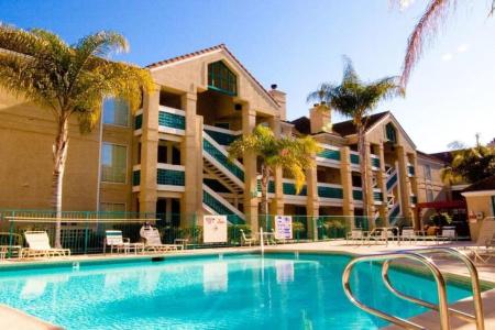 Staybridge Suites - 13