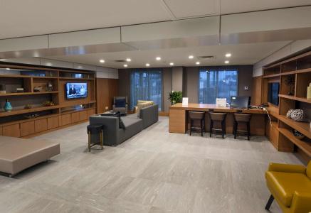 DoubleTree by Hilton New York - 26