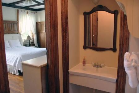 Adam's Inn - 8