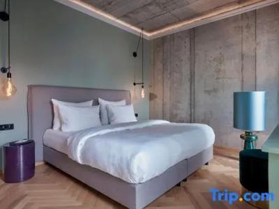 Gekko House Frankfurt, a Tribute Portfolio - 64