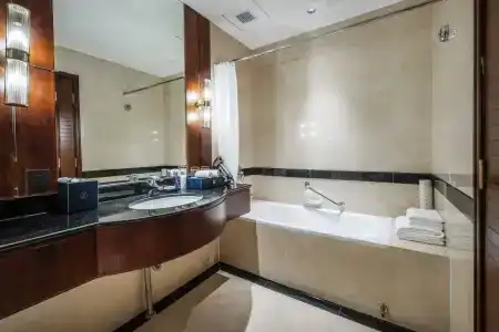 Voco Wuhan Xinhua, An Ihg - 24