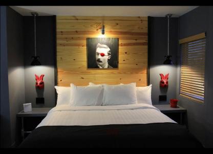 Gaythering - Gay Hotel - All Adults Welcome - 2