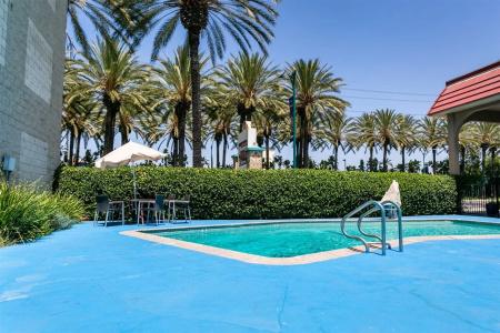 Anaheim Discovery Inn and Suites - 11