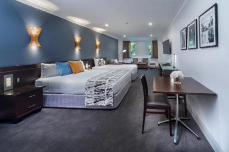 Hyde Park Inn - 134