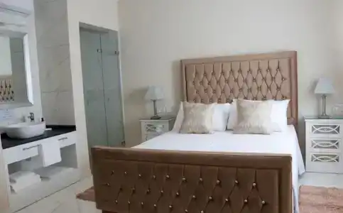 100 Boutique Living - 36