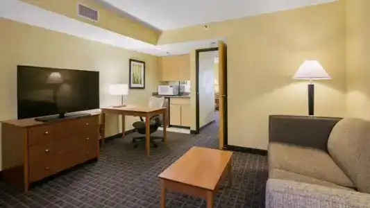 Best Western Plus Thunderbird Suites - 71