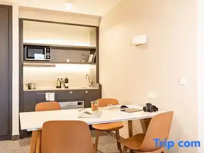 sylc. Apartment– Serviced - 120