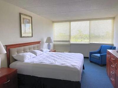 Miami Gardens Inn & Suites - 66