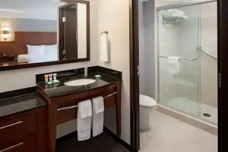 Hyatt Place North Shore - 6