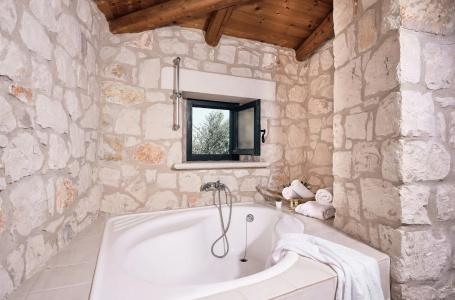 Diamond Suites - 103