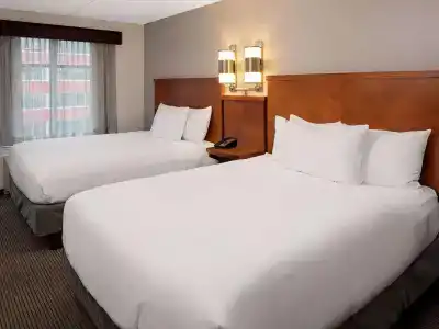 Hyatt Place North Shore - 1