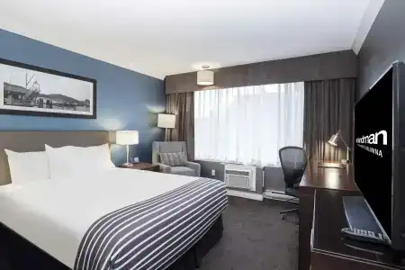 Sandman & Suites - 26
