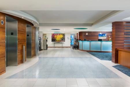 Courtyard by Marriott Waikiki Beach - 2
