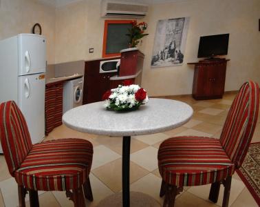 Al Liwan Suites - 21