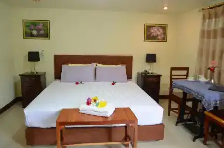 Home Stay Stc Bed And Breakfast - 35