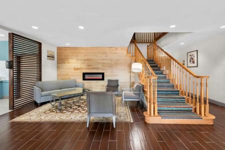 Country Inn & Suites by Radisson, West, KS - 14