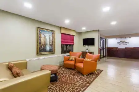 Baymont by Wyndham Savannah/Garden City - 1