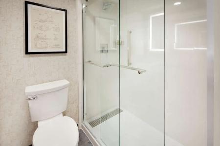 DoubleTree by Hilton - 44