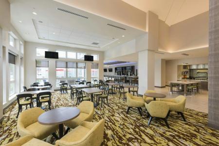 Hilton Garden Inn East - 20