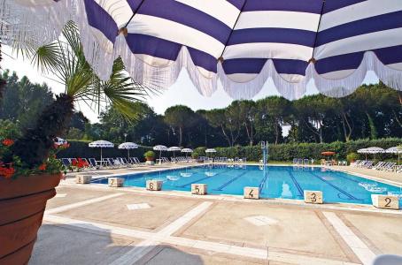 Country Club - 14
