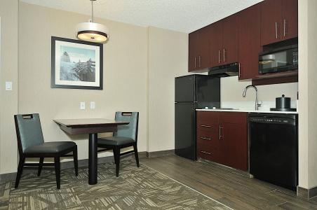 Hampton Inn & Suites by Hilton-Airport - 29