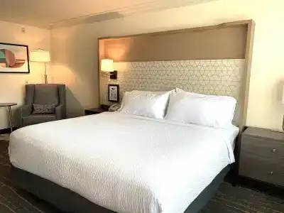 Elk Lake Inn & Suites - 55