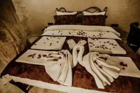 Romantic Cave - 83
