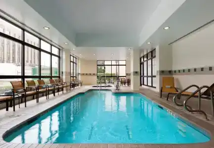 Courtyard by Marriott Houston Galleria - 14