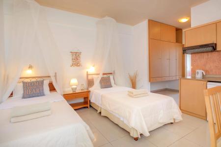 Notos Heights & Suites - 4