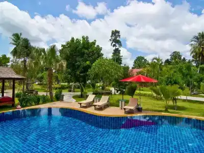 Bueng Bua Thong - 11