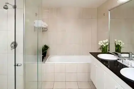 Rydges - 55