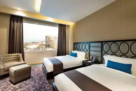 Golden Tulip - 73