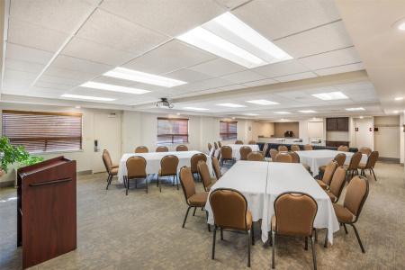Best Western Plus Clocktower Inn - 18