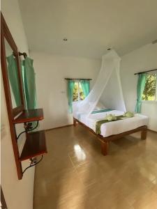 Khaosok Bamboo Huts Resort - 1