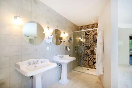 Hôtel Les Deux Garçons ( ex - Hôtel de Gantès) - 36
