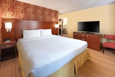 Courtyard by Marriott Dallas in Legacy Park - 42