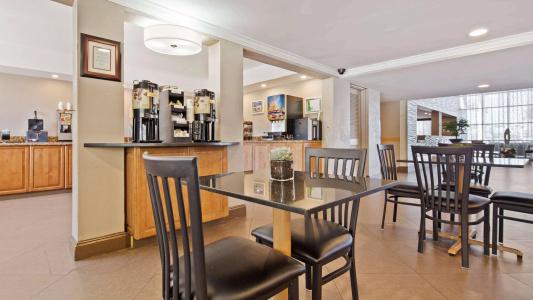 Best Western Palm Beach Lakes - 33