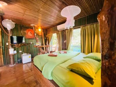 Khao sok tree house resort - 69