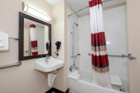 Red Roof Inn Plus+ – Southpoint - 32