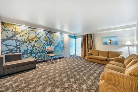 Clarion Inn - 77