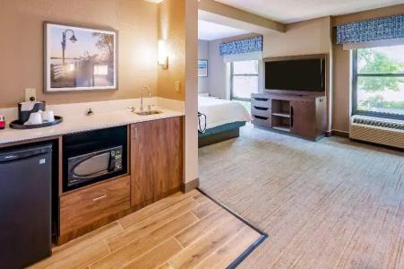 Hampton Inn-Medical Park - 75