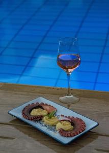 Aeolos Boutique and Suites - 10