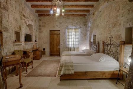 Hera Cave Suites - 102