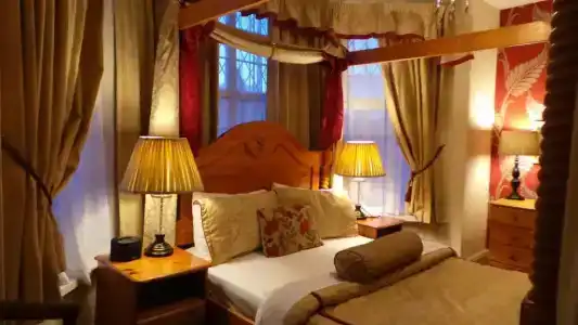 Brookside & Restaurant - 13