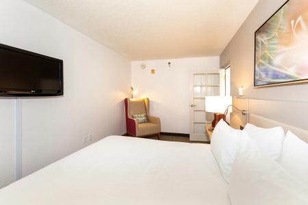 Hilton Garden Inn Airport - 35