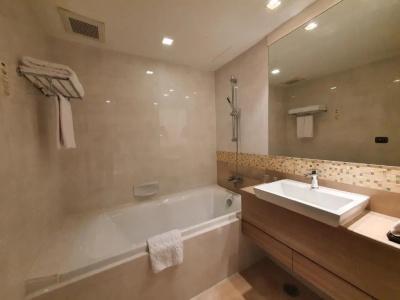 Amora Neoluxe Suites - 33