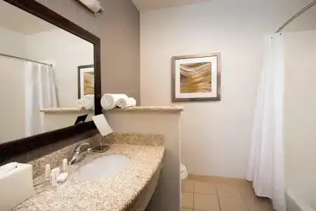 Courtyard by Marriott - 27