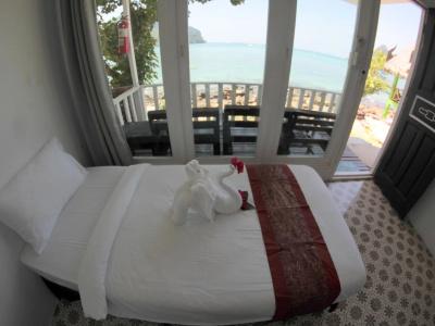 Phi Phi Cozy Seafront Resort - 80