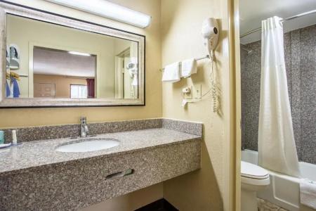 Quality Inn - 27