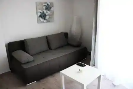 Corner - 83